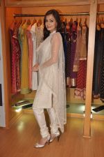 Dia Mirza at Ritu Kumar store in Phoneix Mill on 21st Sept 2011 (18).JPG